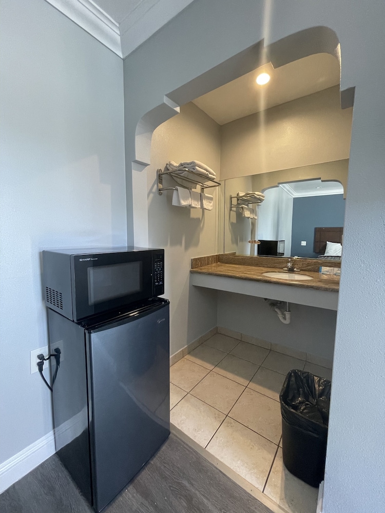 SOFI MOTEL 4/20