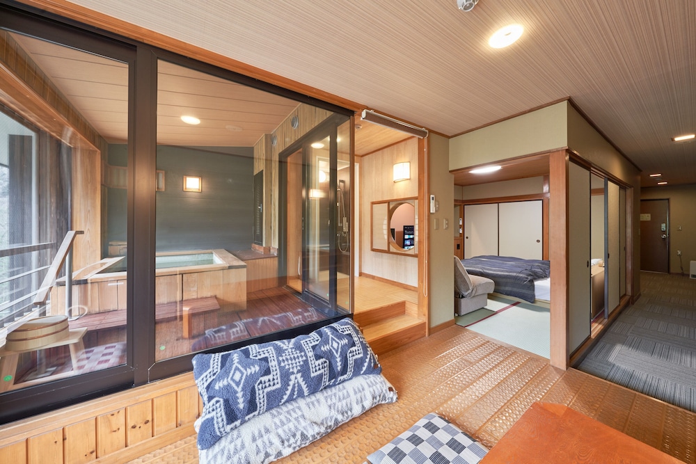 Nikko Garden Hotel 35/50