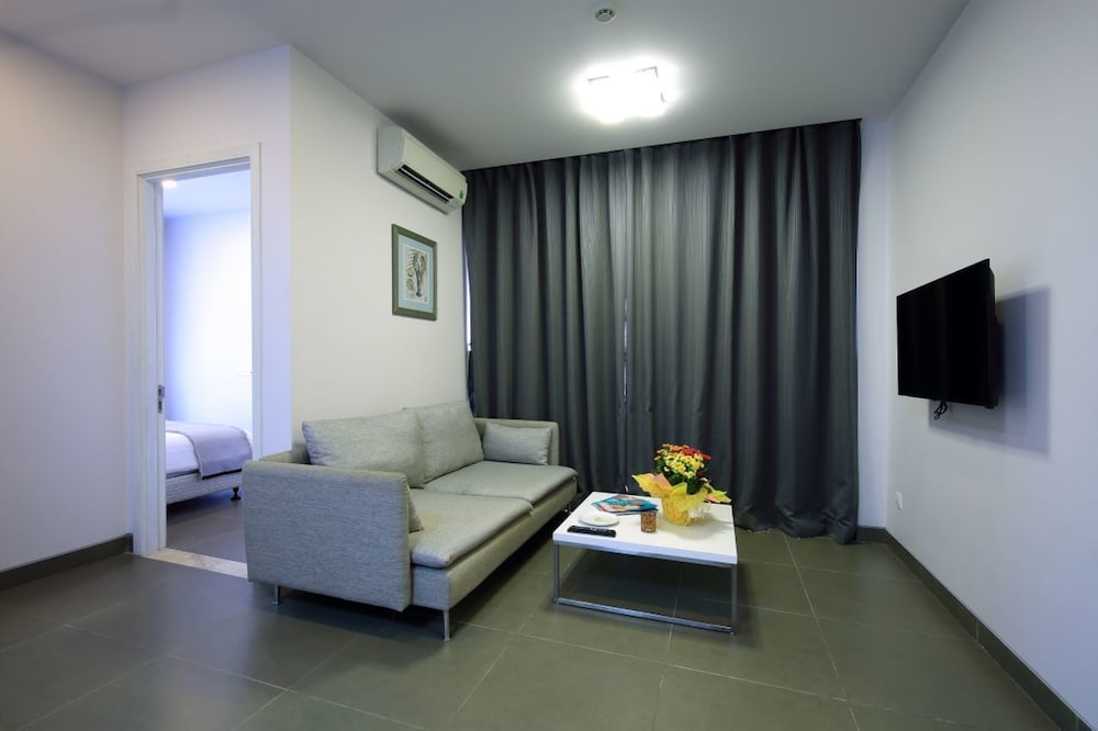 Glenwood Suites 23/49