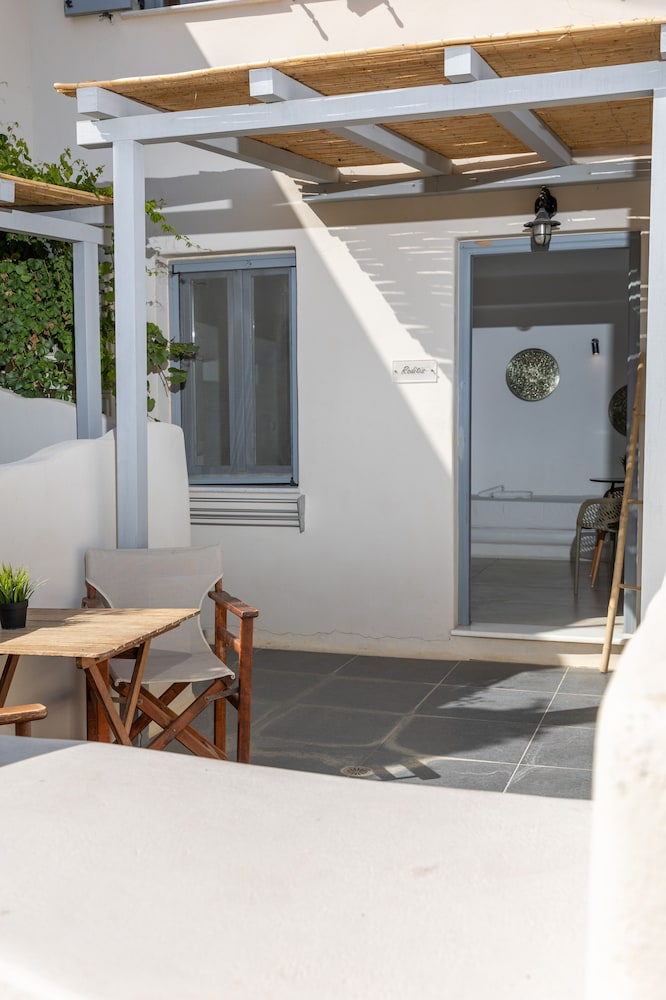 Ampelos Inn 2/47