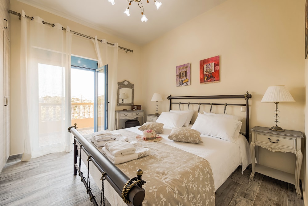 3 BEDROOMS, LUXURY, VILLA, 2 BATHROOMS, PRIVATE POOL