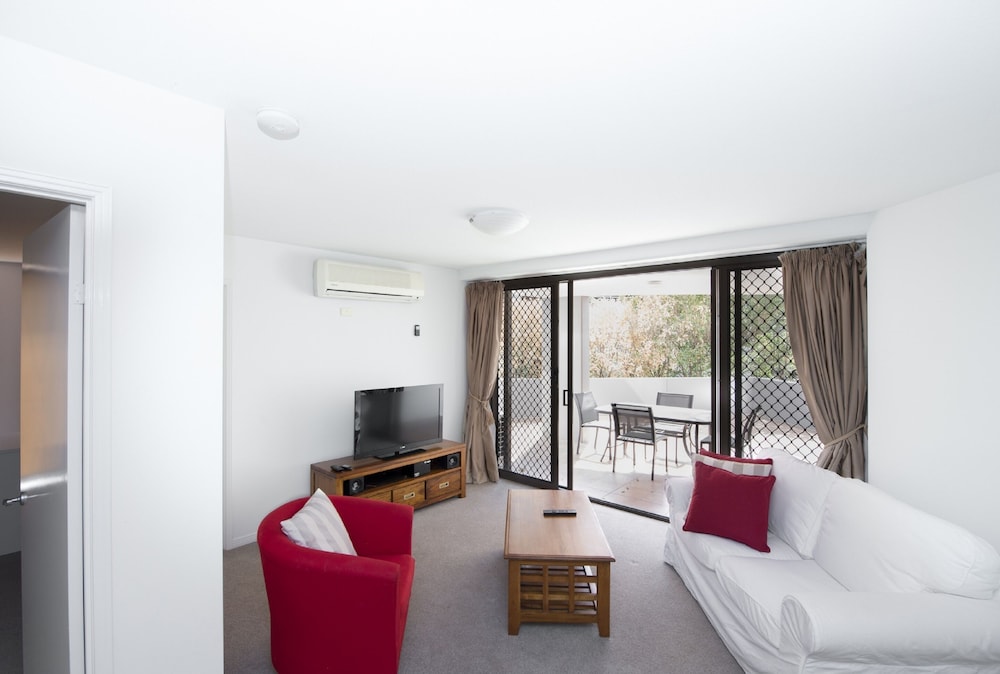 The Oasis Apartments 37/66