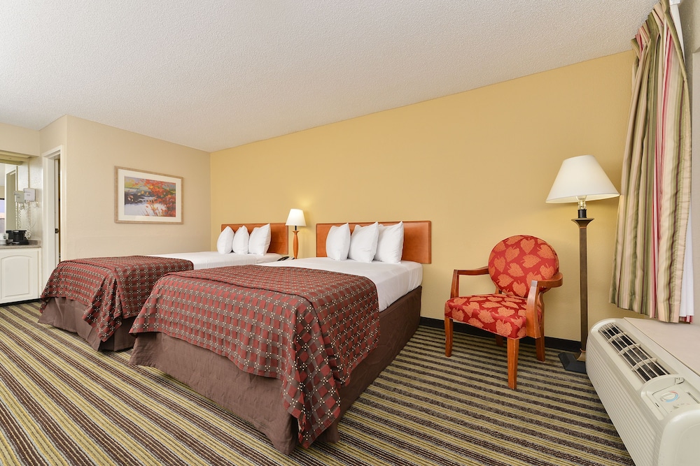 Quality Inn At the Mall - Valdosta 16/40