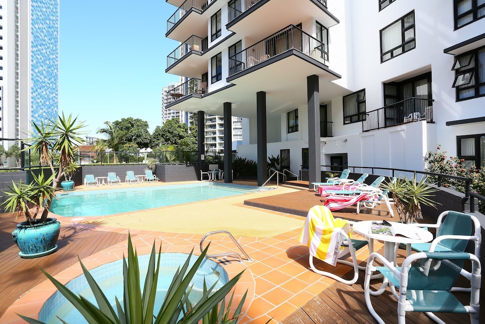 Neptune Resort 5/80