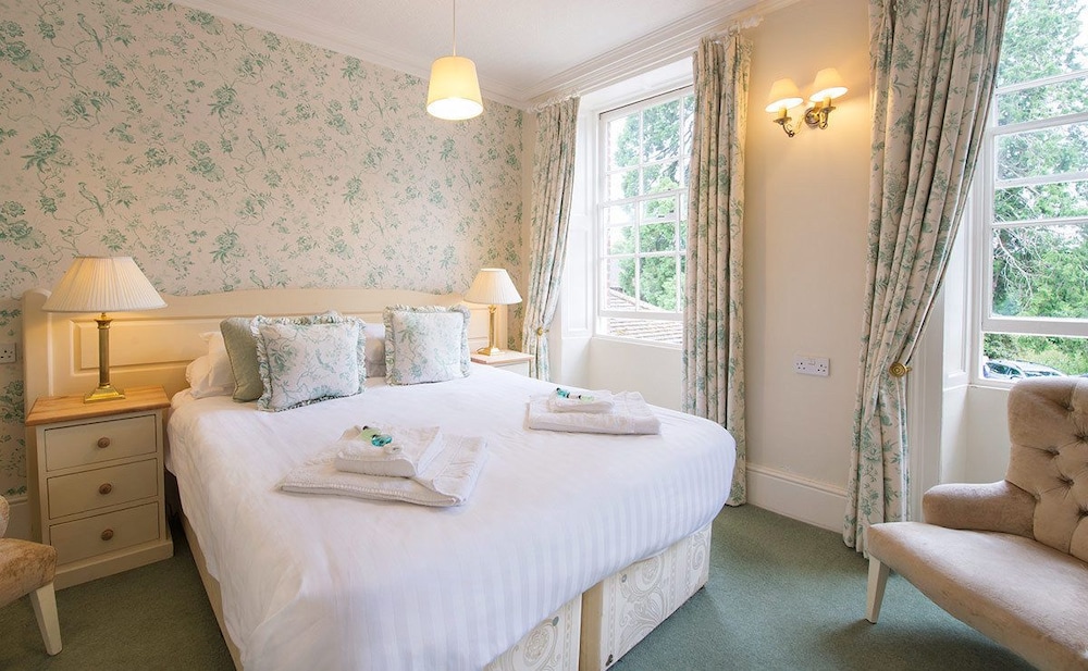 Bartley Lodge Hotel 46/58