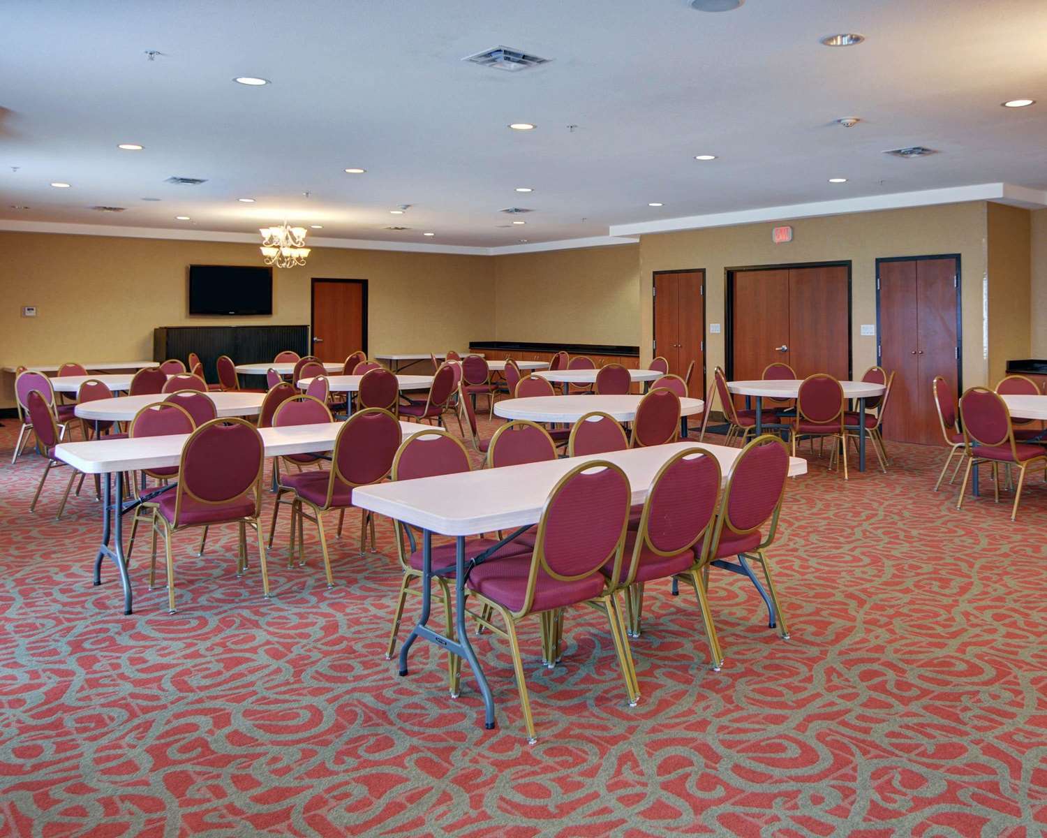 Quality Suites Near Cedar Creek Lake Mabank, TX 37/42