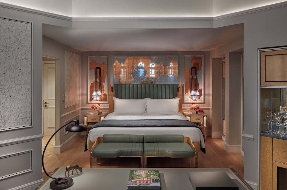 Turret, Suite, King Bed