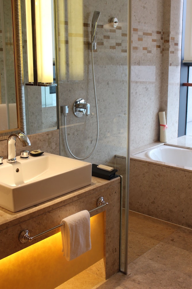 Swissotel Foshan 10/70