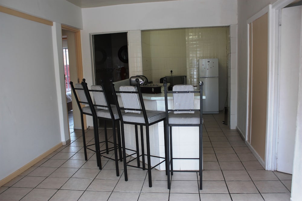 Sunnyridge Lodge 16/18