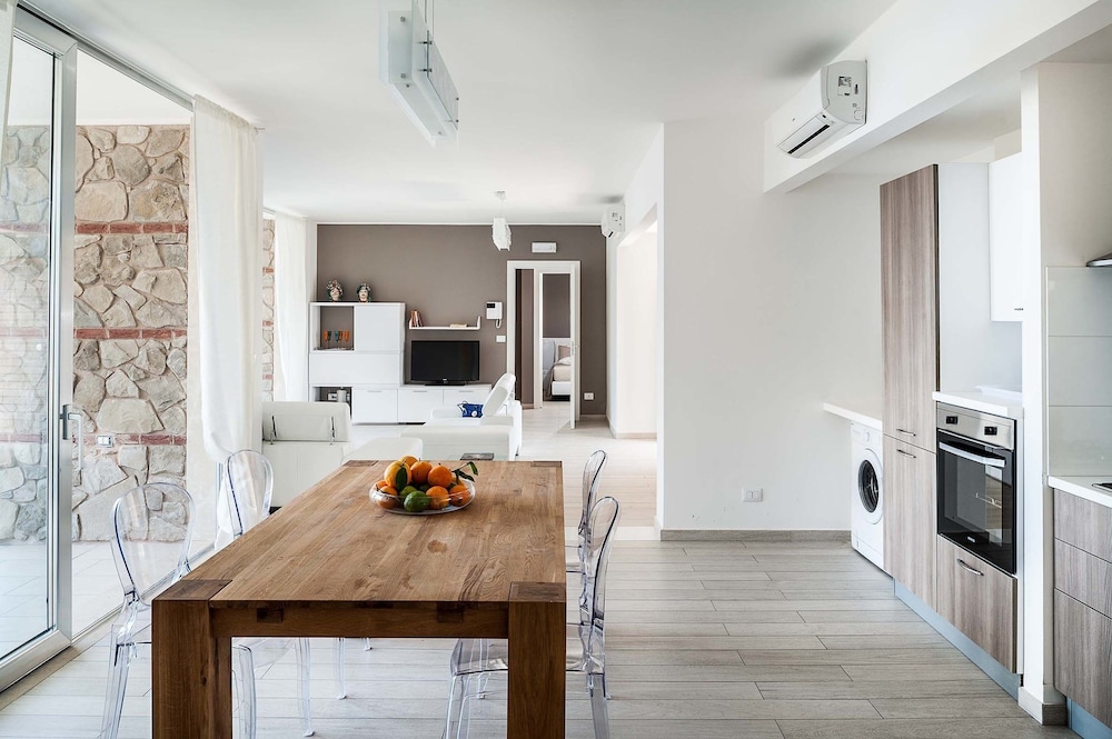 Isola Bella Infinity Suites 30/50