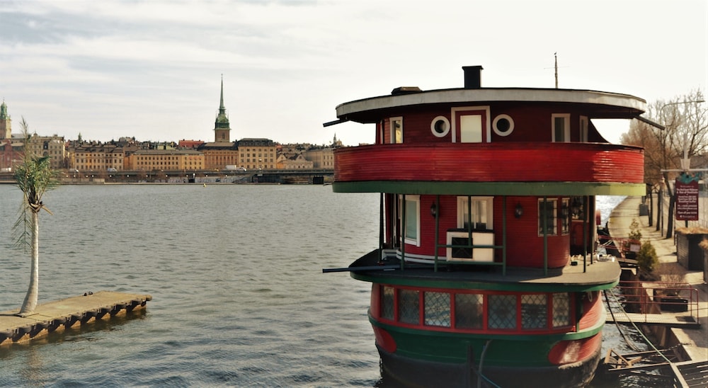 The Red Boat 46/50