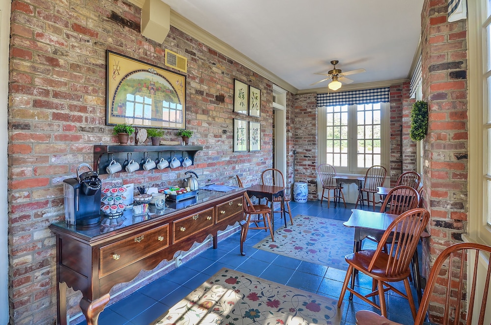 Cedars of Williamsburg Bed & Breakfast 2/50