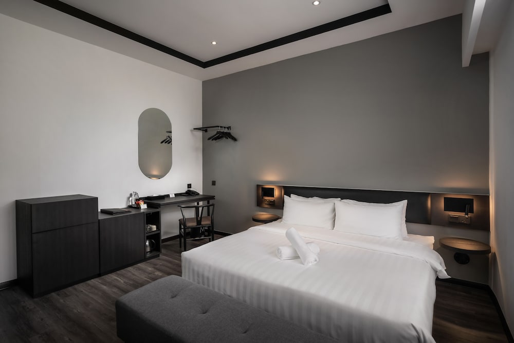 Modern Hotel Georgetown 11/45