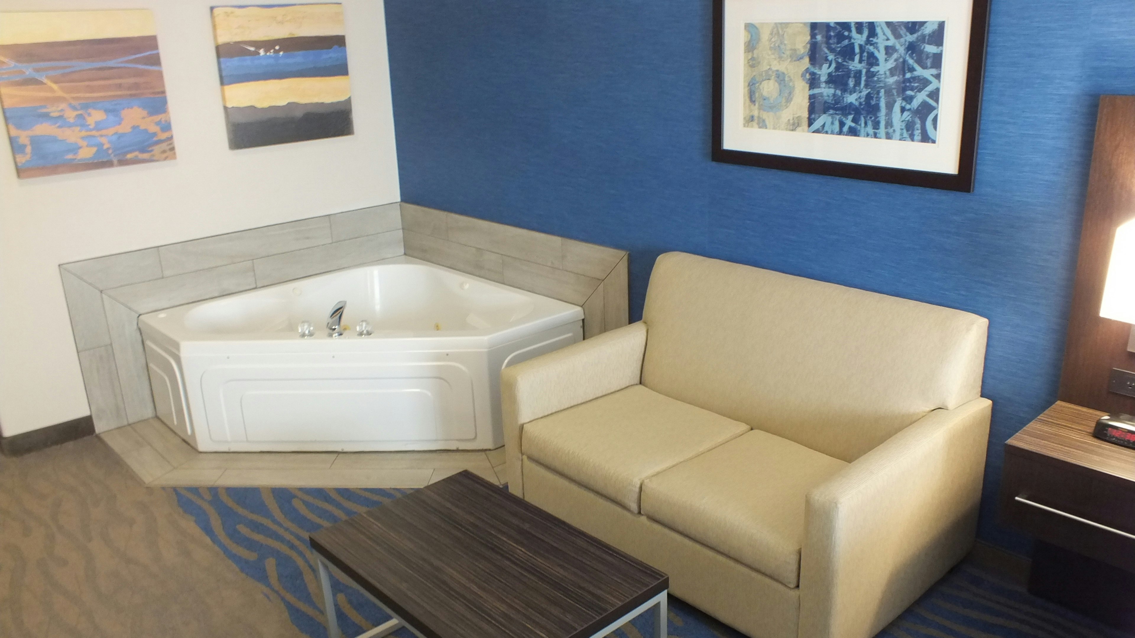 Holiday Inn Suites Regina 42/62