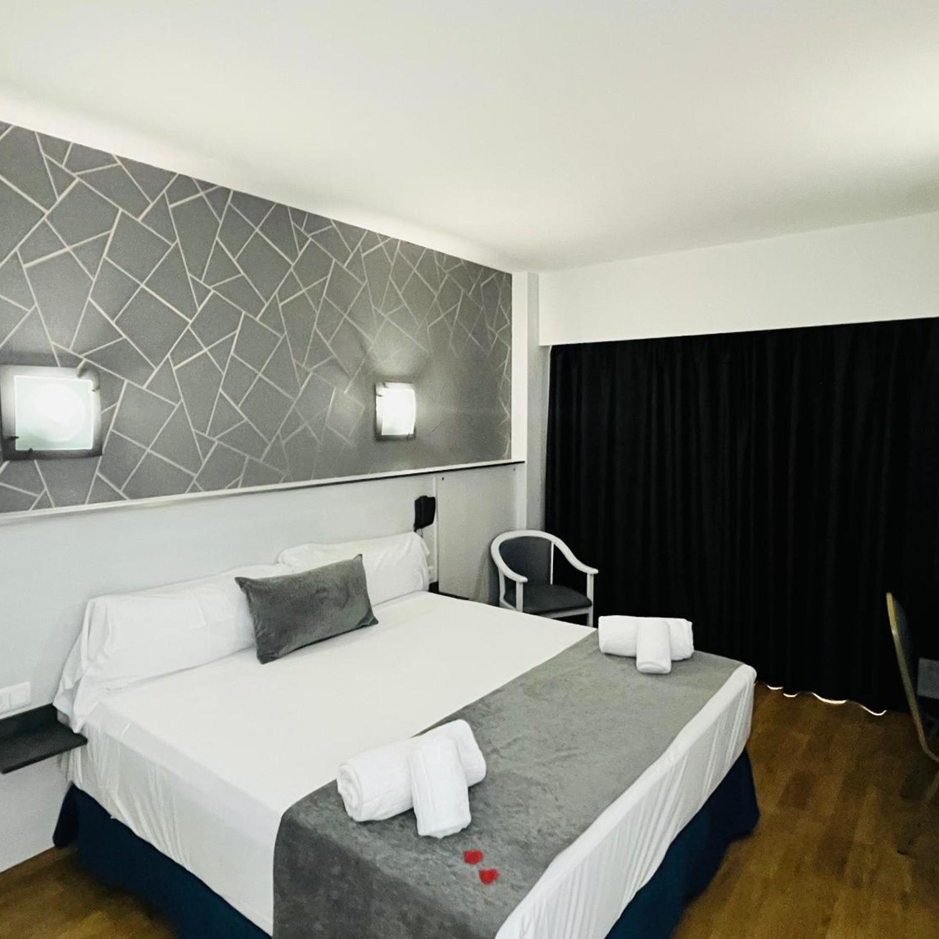 Room, Double or Twin Bed