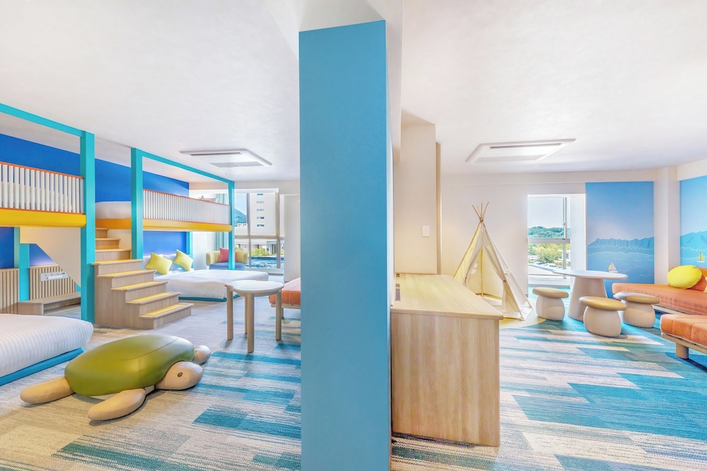 Hotel Hawaiians 37/44