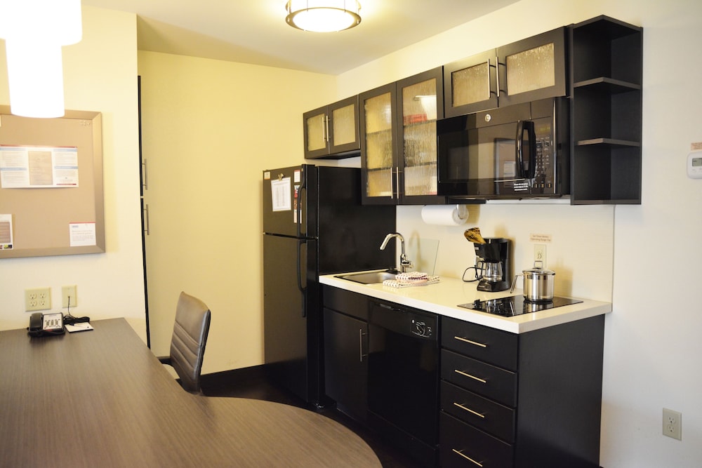 Candlewood Suites Youngstown West - Austintown, an IHG Hotel 41/56