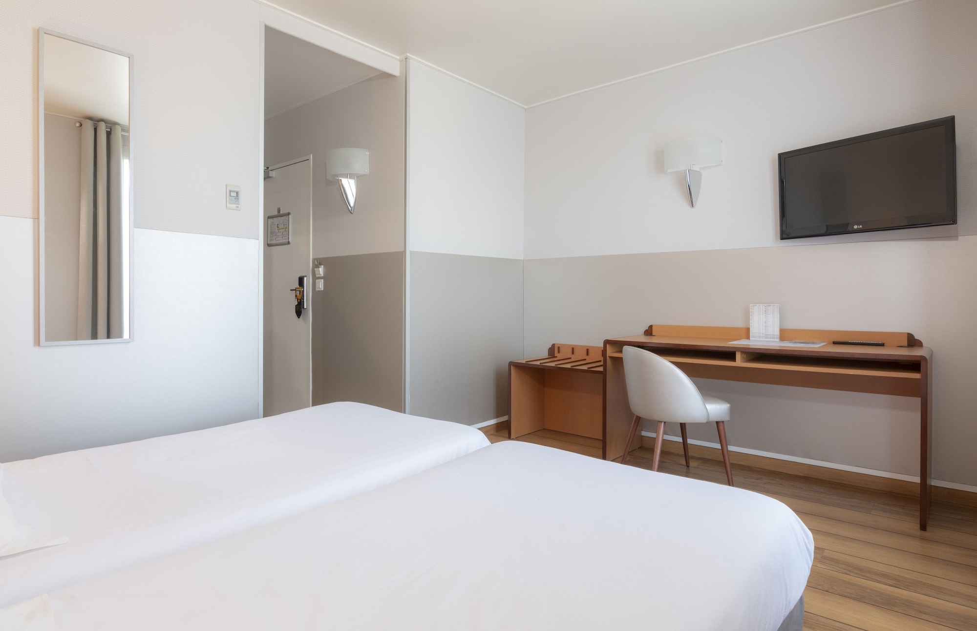 ROOM, TRIPLE