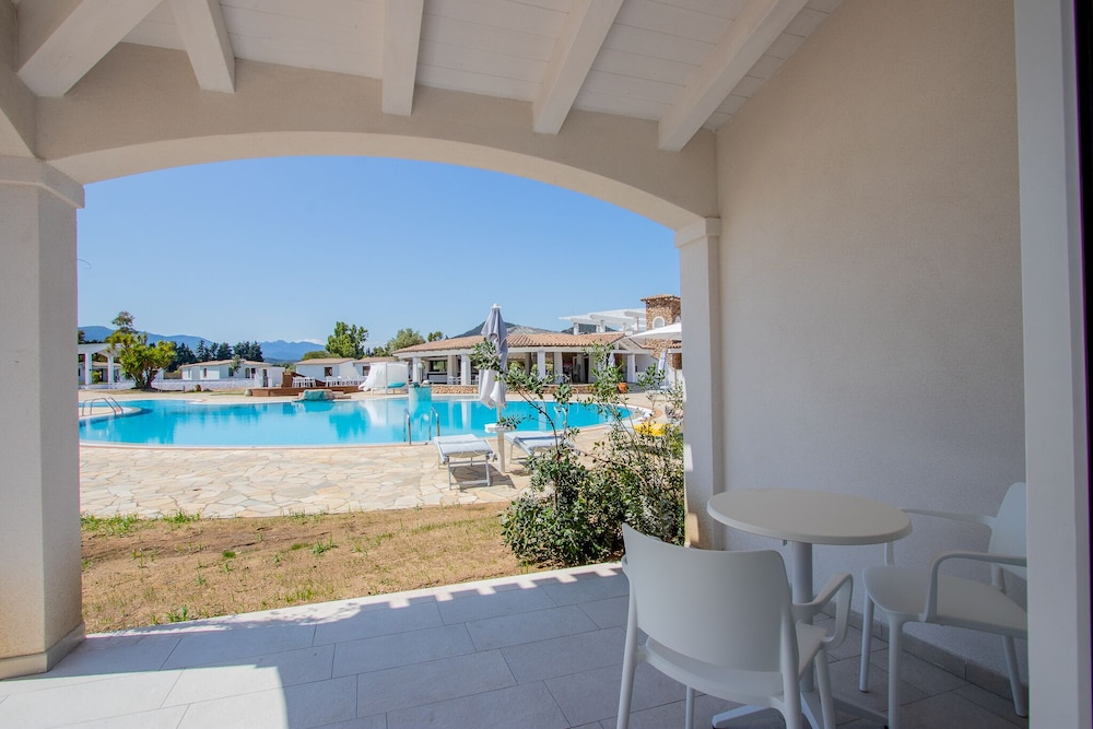 Limone Beach Resort 34/38