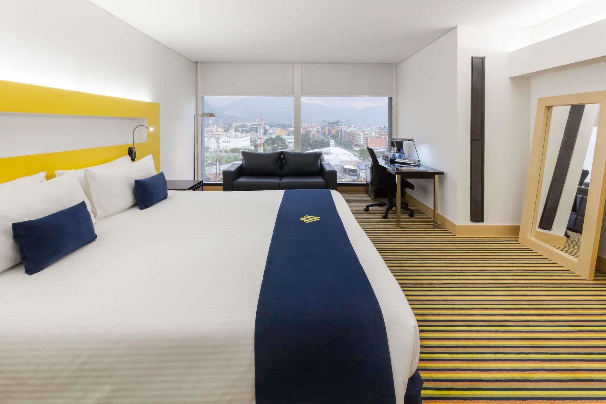 Deluxe, King Bed, Executive Level، Wyndham Bogota 3/6