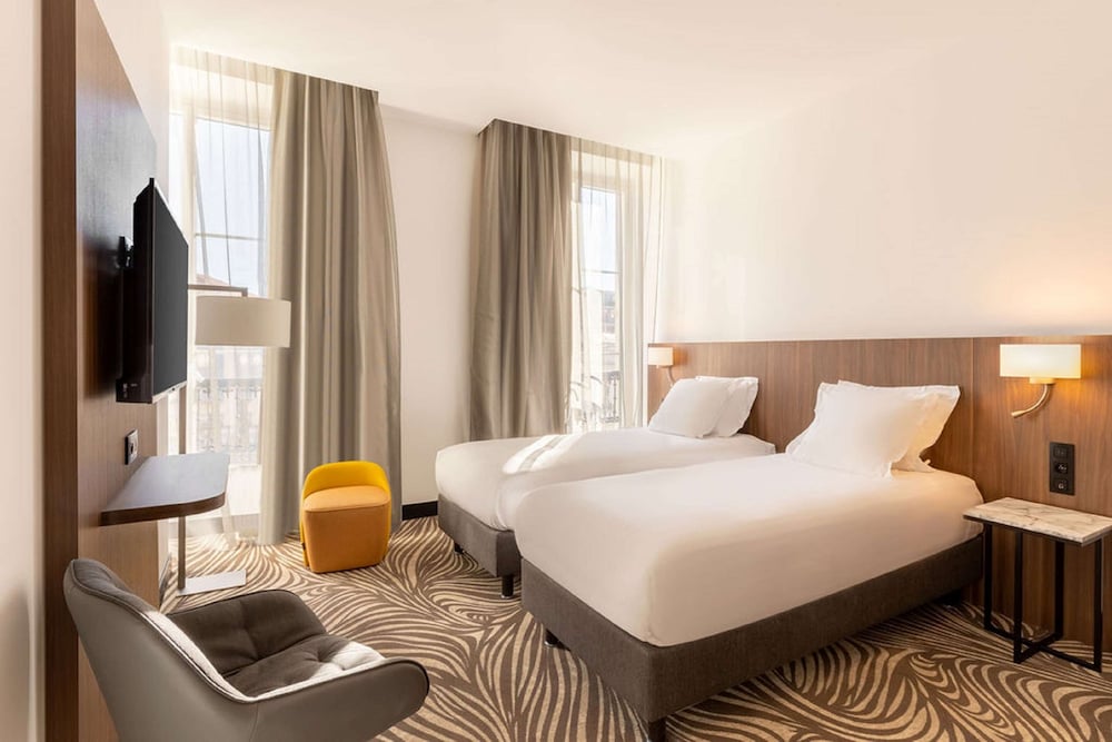 COMFORT, TWIN BEDS