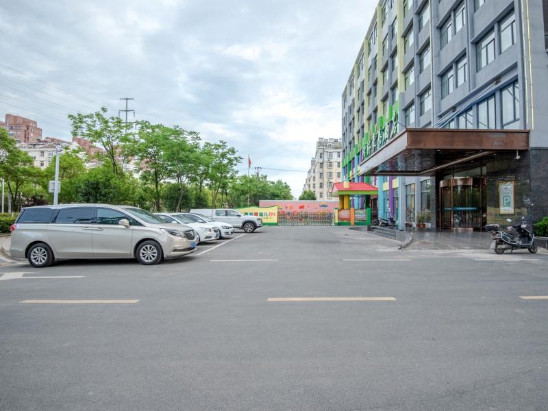 GreenTree Inn Hefei Binhu New District Ziyun Road and Qingtan Road Jianghuai Car Factory 17/18