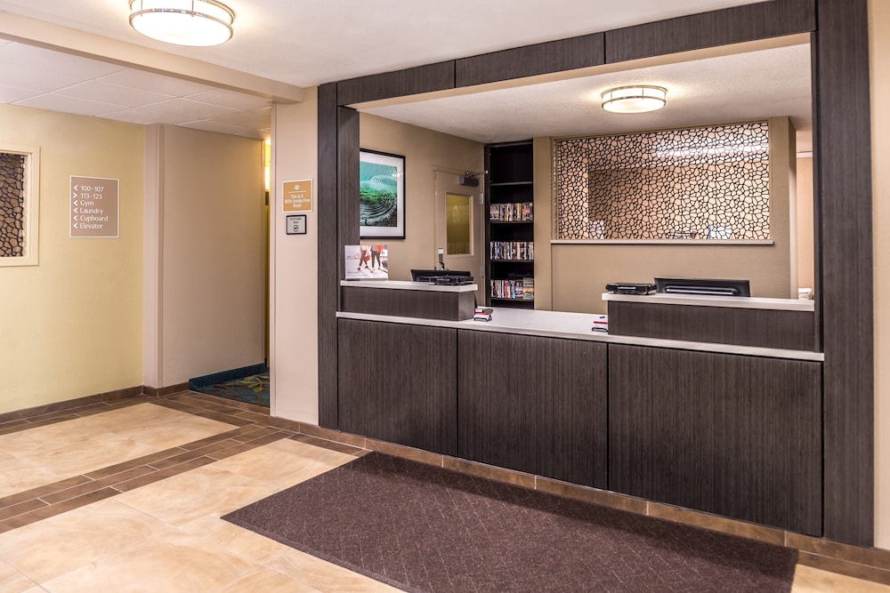 Candlewood Suites Kansas City 7/53