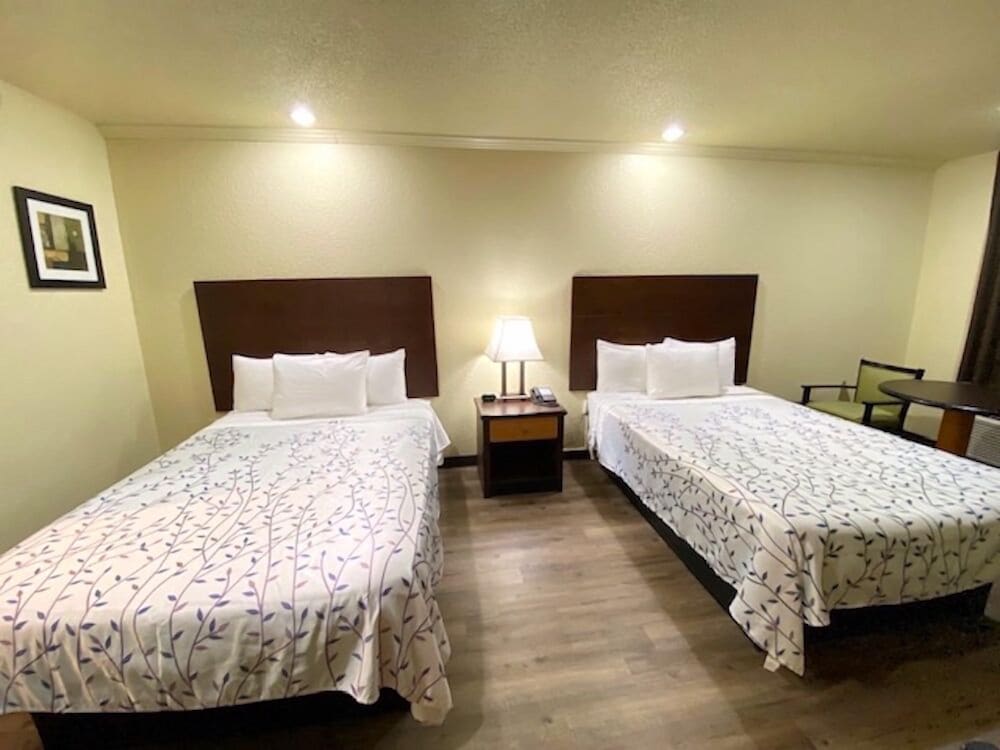 Travelers Inn 27/58