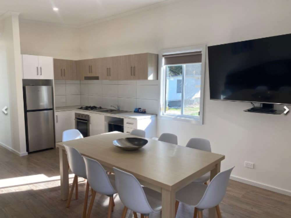 Victor Harbor Holiday & Cabin Park 38/46