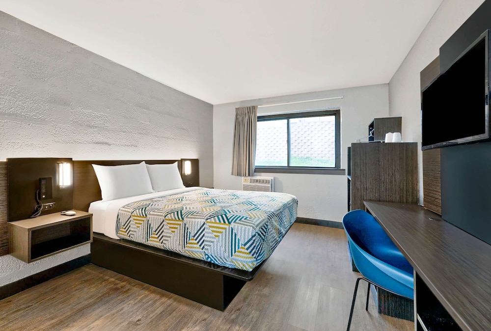 STANDARD, QUEEN BED