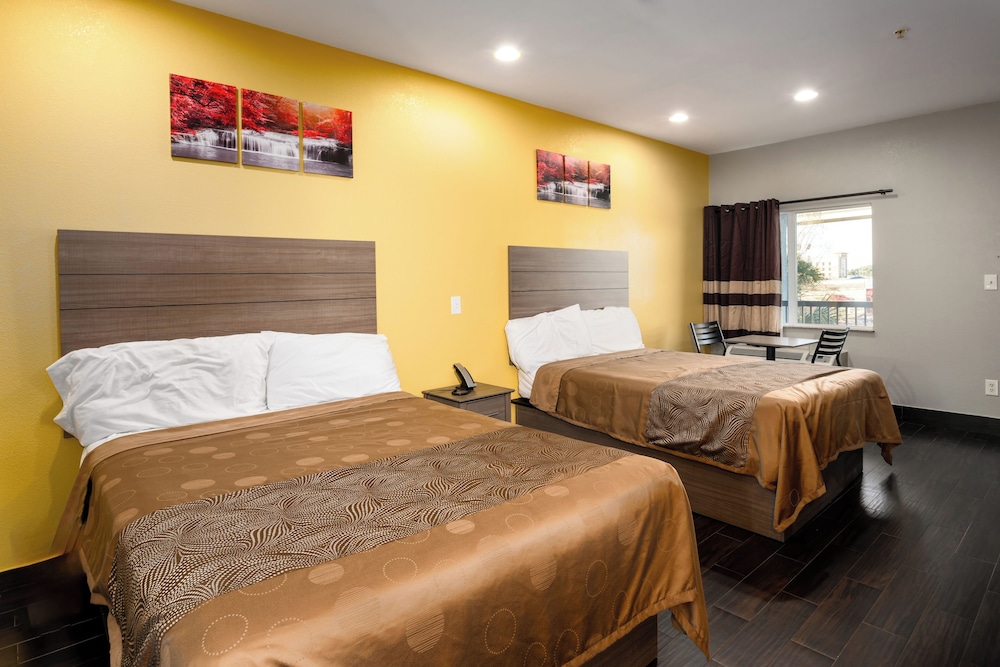STANDARD, 2 QUEEN BEDS