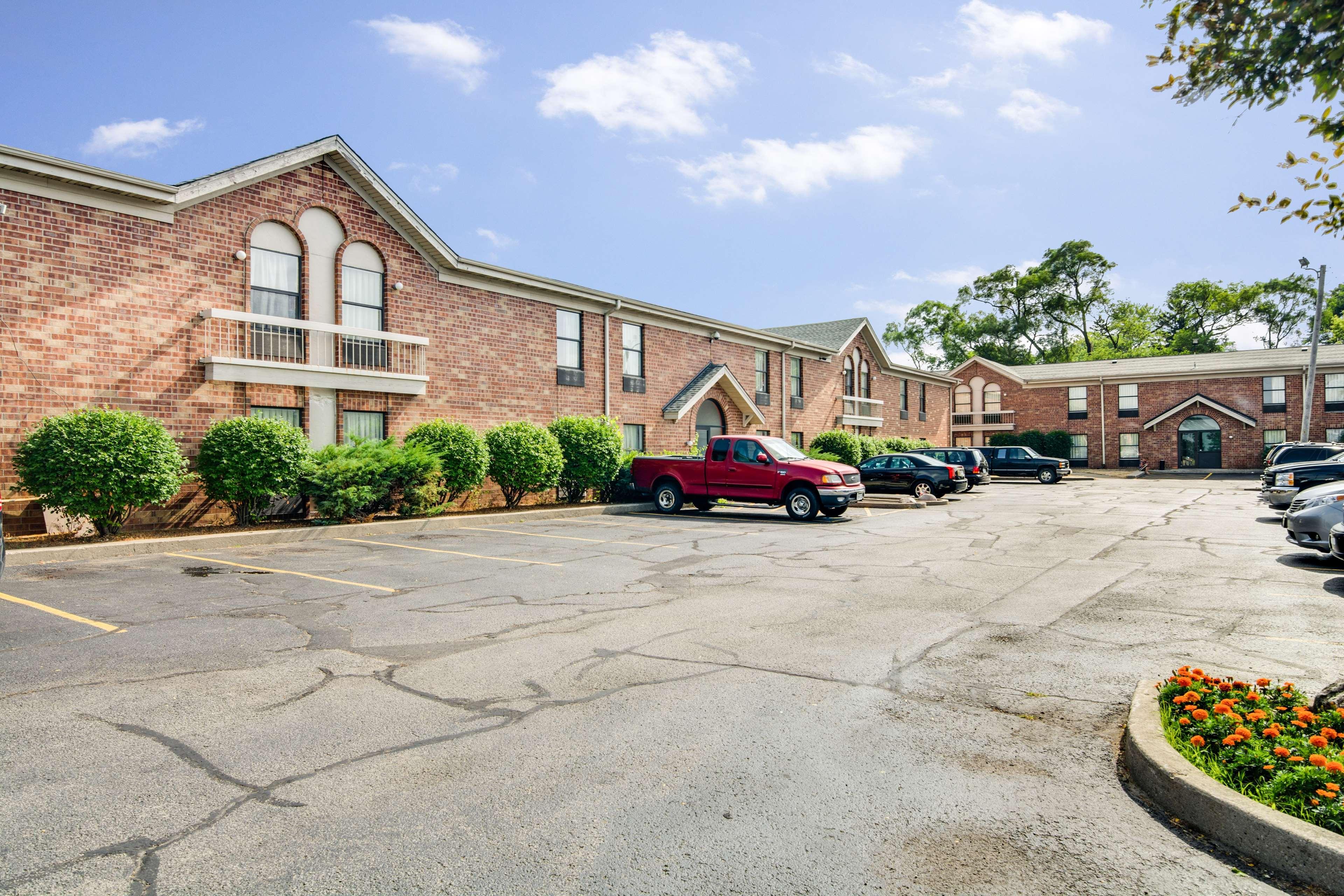 Motel6 Waukegan, IL 44/63
