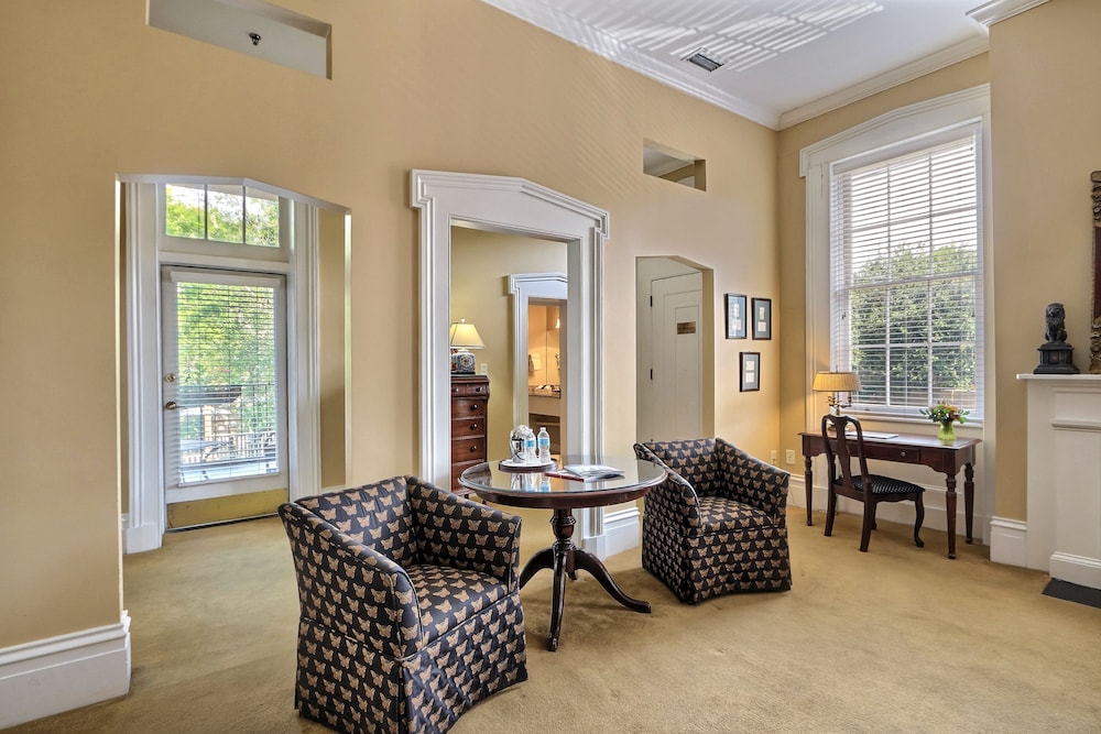 The Presidents Quarters Inn 35/76
