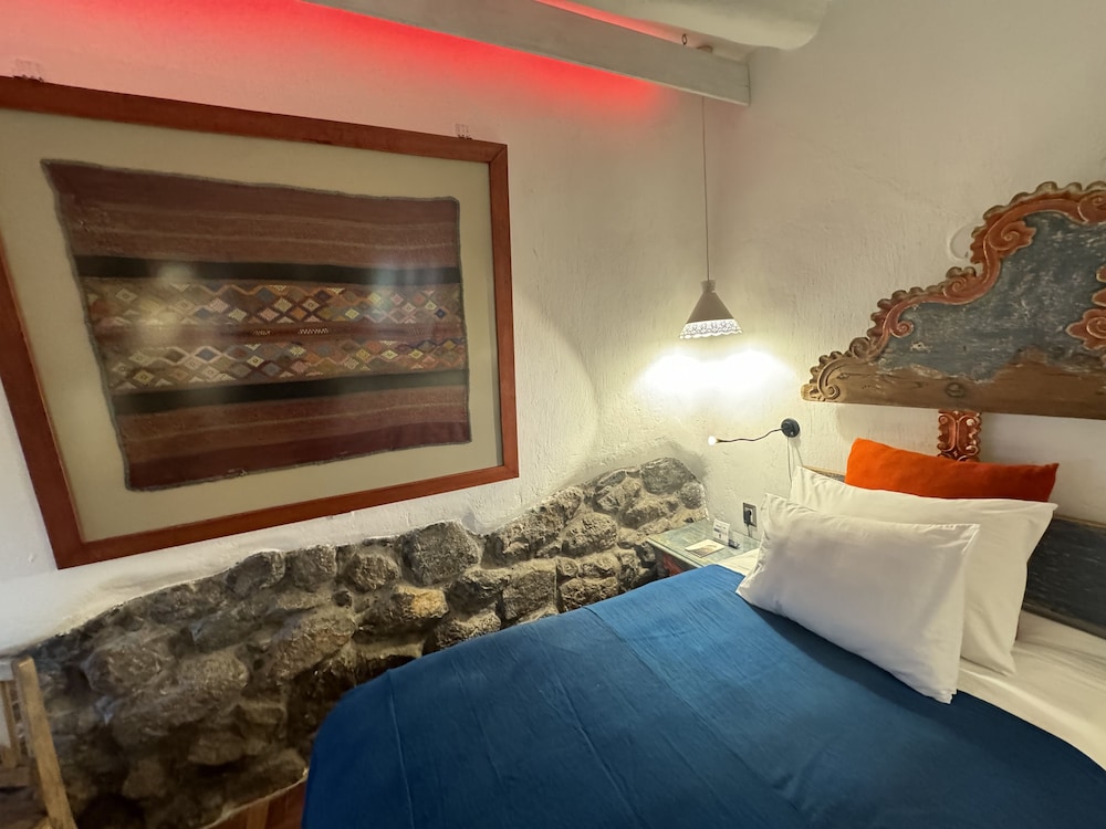 Design, Twin Beds, Courtyard View