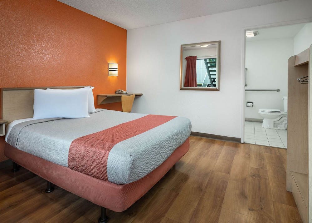 Motel6 Carlsbad, CA - Near Legoland 27/53