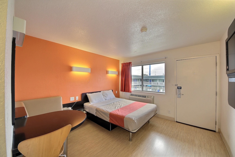 Motel6 San Marcos, TX 21/49