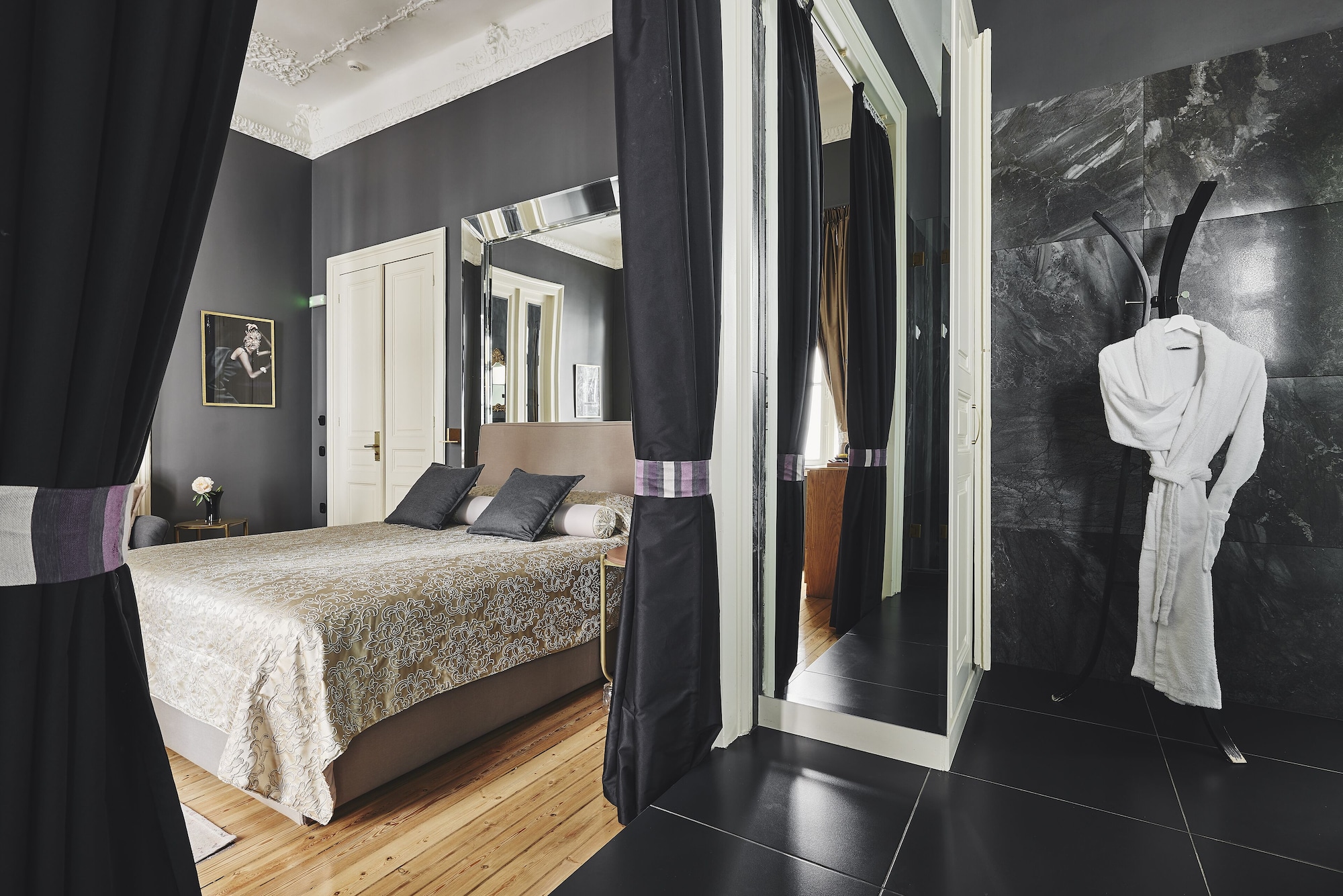 Signature, Suite, King Bed, Queen Bed, Bohemian Suites Athens 8/8