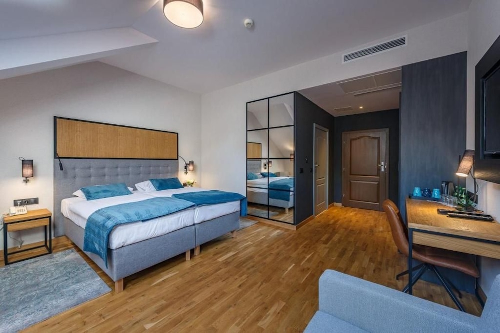 Hotel Prezydent 12/48