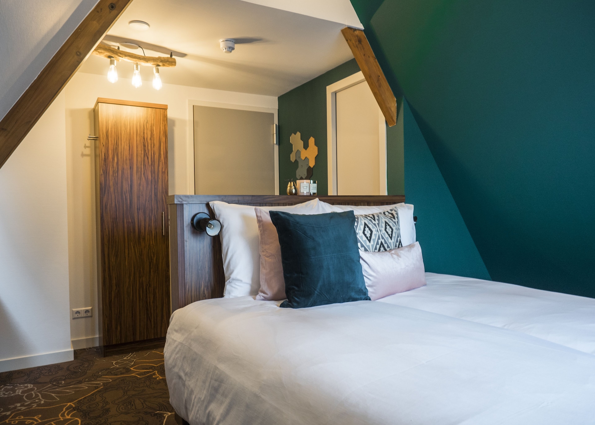 SUPERIOR, TWIN BEDS