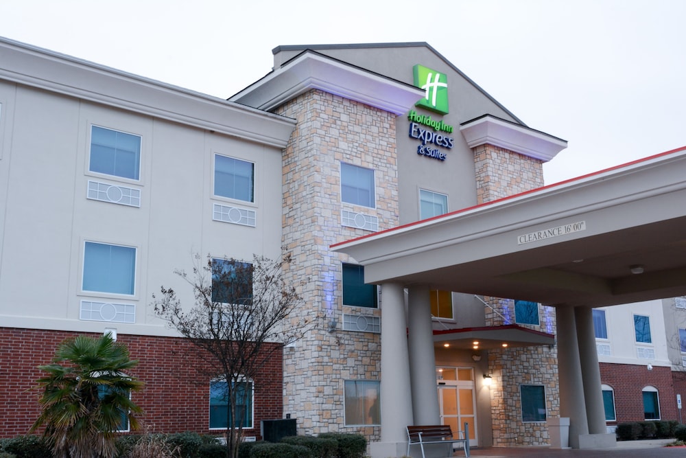 Holiday Inn Express Suites New Boston 3/51