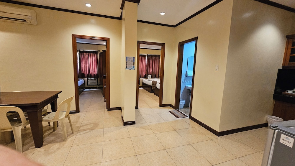 Subic Waterfront Resort & Hotel 28/55