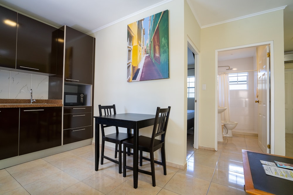 Delynne Boutique Hotel 35/50