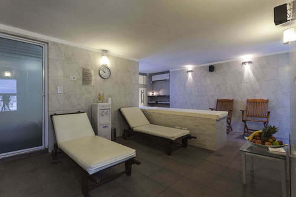 ROS TOWER HOTEL 26/68