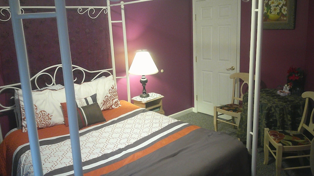Lil Black Bear Inn 39/74