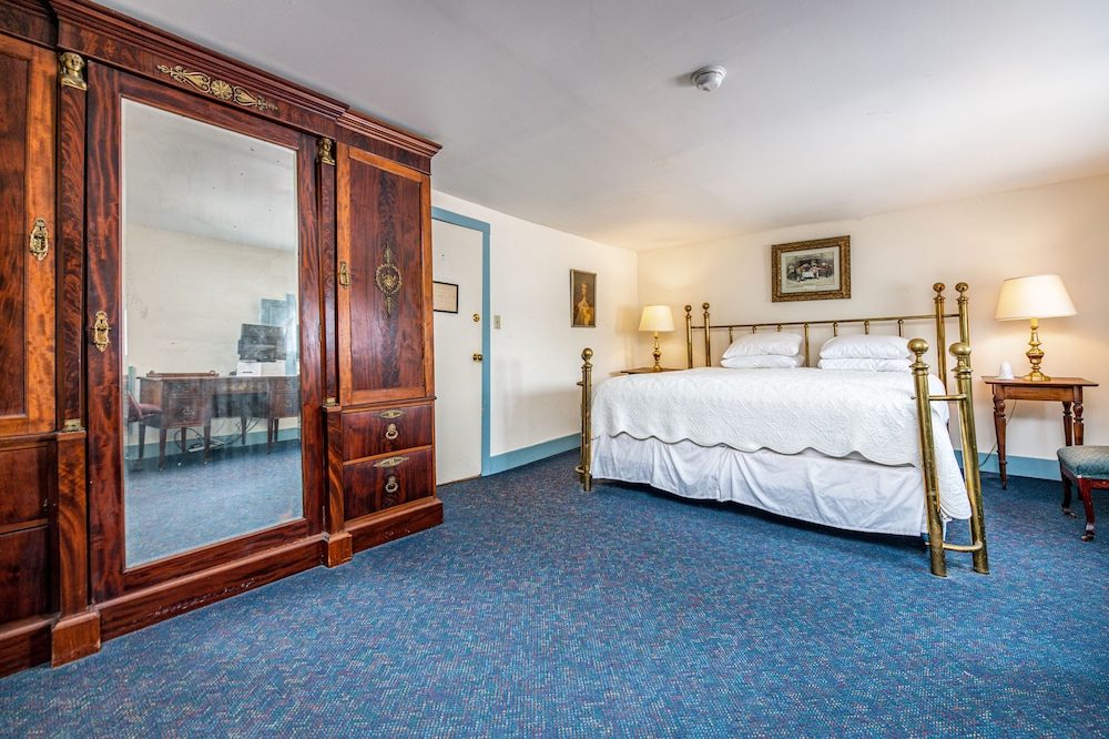 Stateroom, Lincoln, King Bed