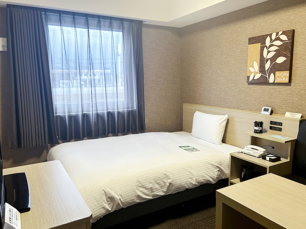 ROOM, SINGLE, SMOKING