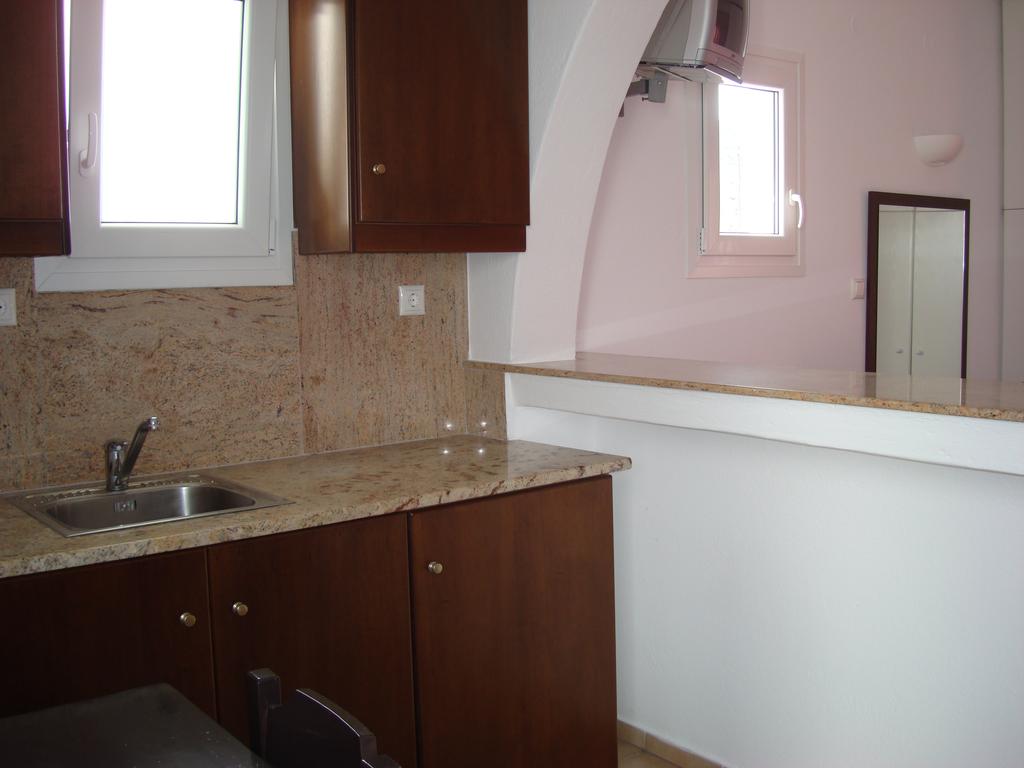Elena Studios & Suites 17/17
