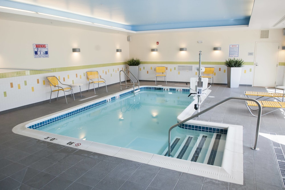Fairfield Inn Suites Springfield Northampton Amherst 3/52