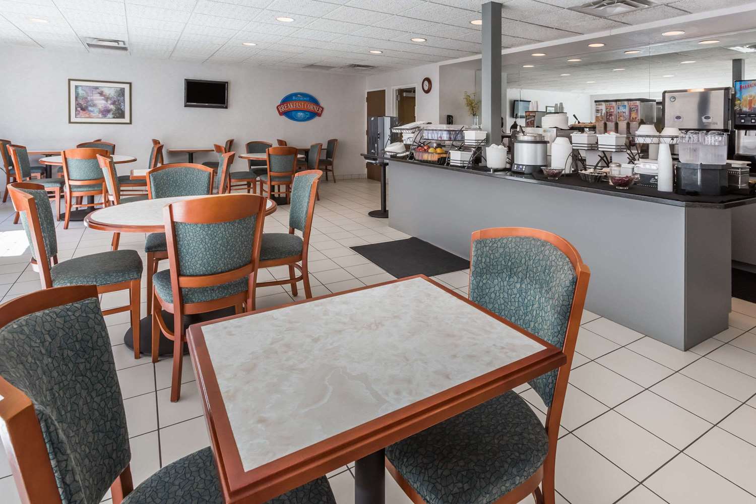 Baymont By Wyndham Des Moines Airport 37/56