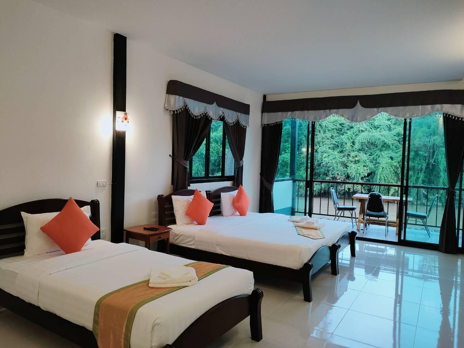 Deluxe, 3 Beds, River View